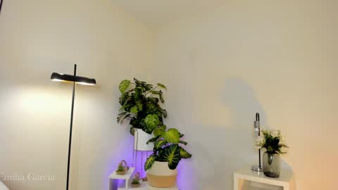 Fernanda Davila online show from 23, 12, 2024