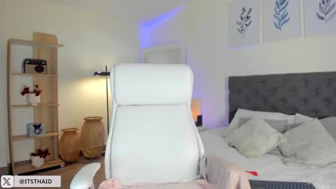 Fernanda Davila online show from 12, 2, 2025