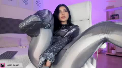 Fernanda Davila online show from 4, 3, 2025