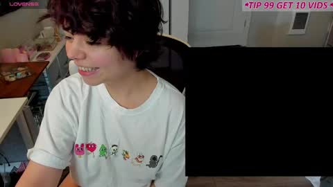 Snapshot of missvanessajune chatting on 22, 4, 2026 V Nessa online show from 22, 4, 2026