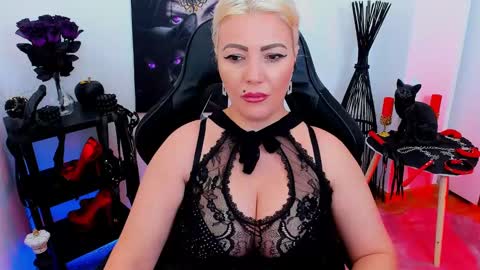 Miss CatSnow online show from 4, 1, 2025