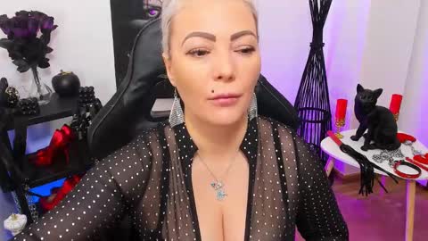 Miss CatSnow online show from 30, 1, 2025