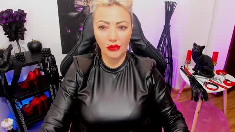 Miss CatSnow online show from 7, 2, 2025