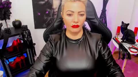 Miss CatSnow online show from 7, 2, 2025