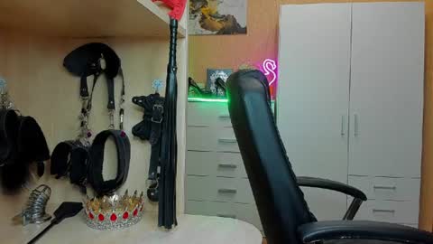 Snapshot of mistress_kristi chatting on 11, 6, 2026 Mistress Kristi online show from 11, 6, 2026