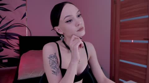 Mistress Mia online show from 4, 2, 2025