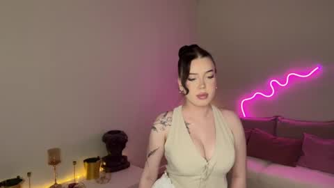 Snapshot of mistress_of_hearts chatting on 14, 6, 2026 Mia online show from 14, 6, 2026