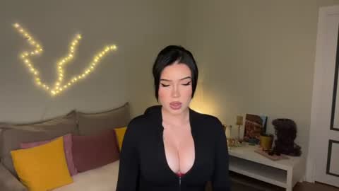 Snapshot of mistress_of_hearts chatting on 16, 7, 2026 Mia online show from 16, 7, 2026