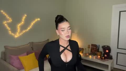 Snapshot of mistress_of_hearts chatting on 21, 7, 2026 Mia online show from 21, 7, 2026