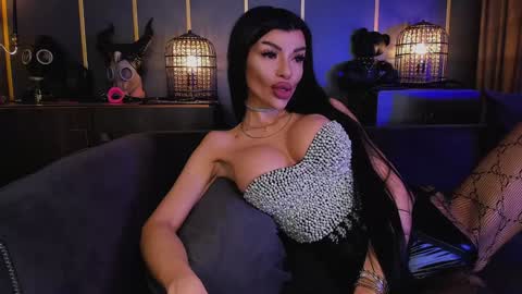 Elenia online show from 7, 12, 2024