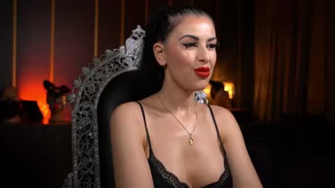 Snapshot of mistresskellykent chatting on 25, 6, 2026 Mistress Kelly online show from 25, 6, 2026