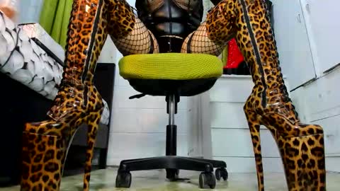 Tiffany online show from 3, 10, 2025