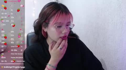 Snapshot of mixie_cute chatting on 20, 1, 2025 mixie_cute online show from 20, 1, 2025