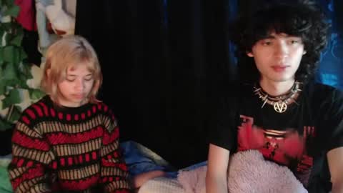 Snapshot of mixipeach chatting on 23, 5, 2026 Naomi and Nekorii online show from 23, 5, 2026
