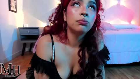 mizzhell_ online show from 24, 9, 2025