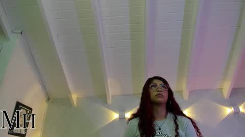 mizzhell_ online show from 22, 10, 2025