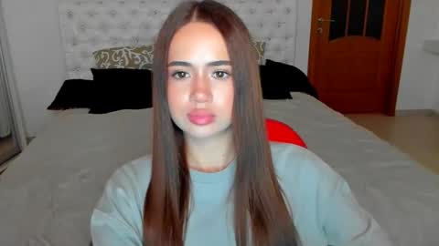 Snapshot of mmm_bananaa_ chatting on 10, 9, 2025 Beata online show from 10, 9, 2025