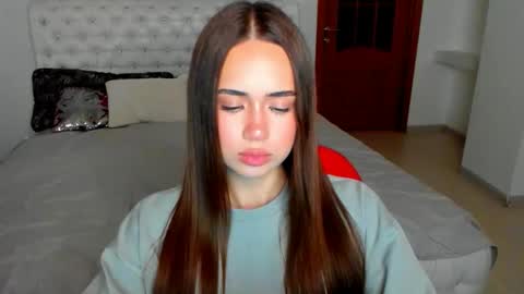 Snapshot of mmm_bananaa_ chatting on 8, 10, 2025 Beata online show from 8, 10, 2025