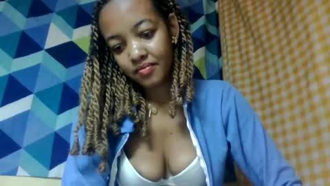 Snapshot of mmyriame chatting on 20, 7, 2026 mmyriame online show from 20, 7, 2026