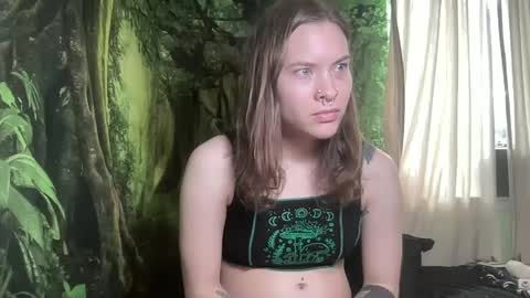 Snapshot of mo0n_goddess chatting on 28, 12, 2024 Misty online show from 28, 12, 2024