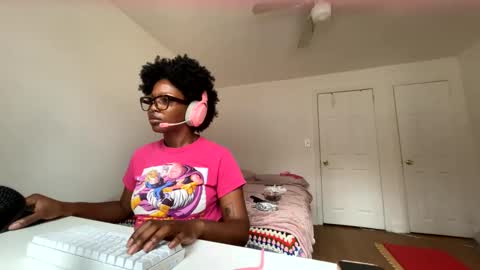 Snapshot of mochamimi chatting on 15, 5, 2026 Mocha BDAY JAN 13 online show from 15, 5, 2026