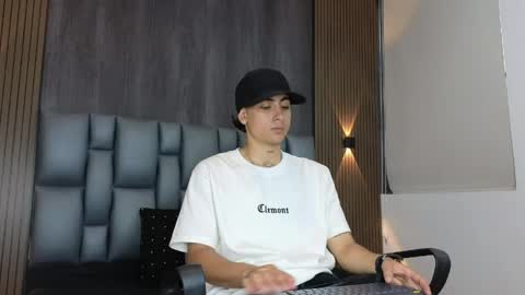 mohamed_malik online show from 13, 4, 2026