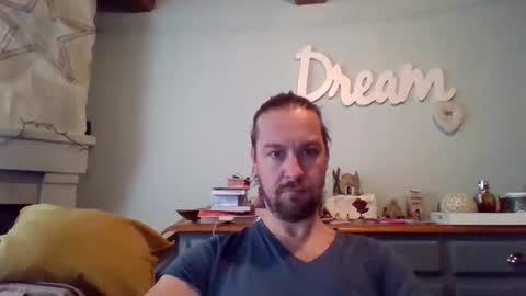 Snapshot of moi9876543210 chatting on 8, 1, 2025 Julien online show from 8, 1, 2025