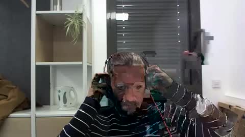 Snapshot of moi9876543210 chatting on 28, 1, 2025 Julien online show from 28, 1, 2025