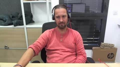 Snapshot of moi9876543210 chatting on 17, 10, 2025 Julien online show from 17, 10, 2025