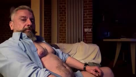 molitsrymale69 online show from 4, 12, 2025