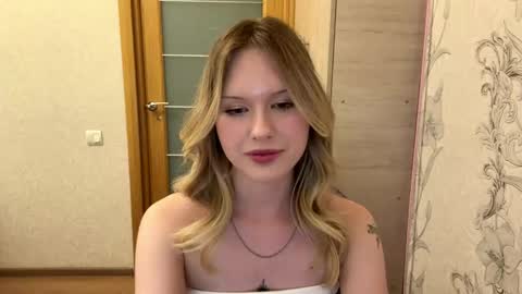 Snapshot of mollieadamek chatting on 1, 5, 2026 Lisa online show from 1, 5, 2026