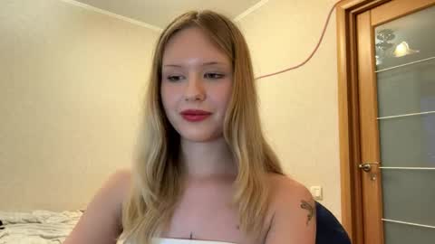 Snapshot of mollieadamek chatting on 6, 5, 2026 Lisa online show from 6, 5, 2026
