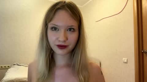 Snapshot of mollieadamek chatting on 7, 5, 2026 Lisa online show from 7, 5, 2026