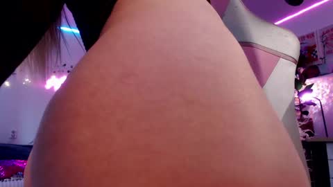 Snapshot of molly__percocet13 chatting on 24, 4, 2026 online show from 24, 4, 2026