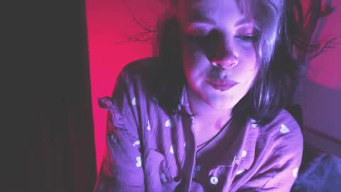 Molly Crow online show from 8, 1, 2025