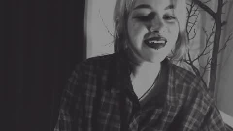 Molly Crow online show from 25, 1, 2025