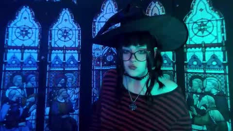 Molly Crow online show from 11, 10, 2025