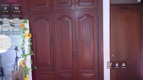 Snapshot of molly_curvyhot chatting on 11, 9, 2025 molly_curvyhot online show from 11, 9, 2025