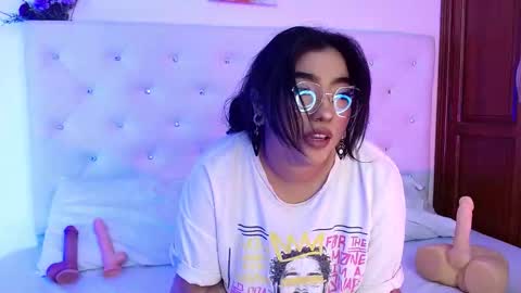 Snapshot of molly_curvyhot chatting on 20, 11, 2025 molly_curvyhot online show from 20, 11, 2025