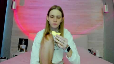 Molly Hunt online show from 5, 4, 2026