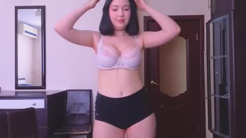 molly_millerr online show from 28, 2, 2025