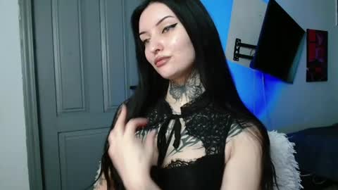 Snapshot of molly_montanaaa chatting on 28, 5, 2026 Lina online show from 28, 5, 2026