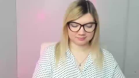 Molly online show from 25, 10, 2025