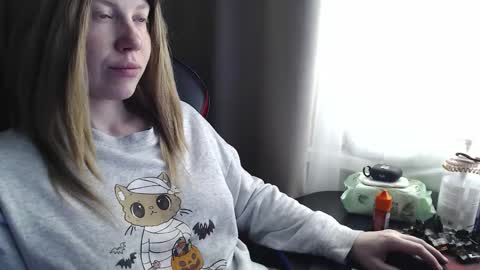 I have new photos come and see with love Molly online show from 9, 10, 2025