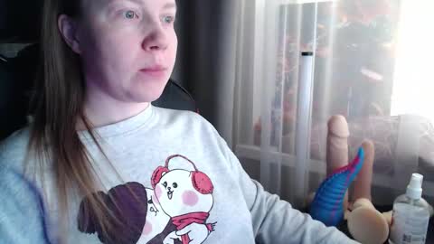 I have new photos come and see with love Molly online show from 9, 3, 2026