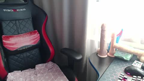 I have new photos come and see with love Molly online show from 11, 4, 2026