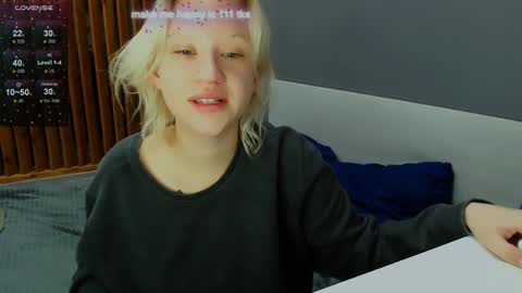 Snapshot of molly_smolly_ chatting on 28, 12, 2024 lo online show from 28, 12, 2024
