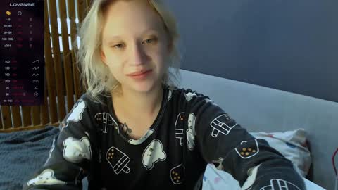 Snapshot of molly_smolly_ chatting on 10, 1, 2025 lo online show from 10, 1, 2025