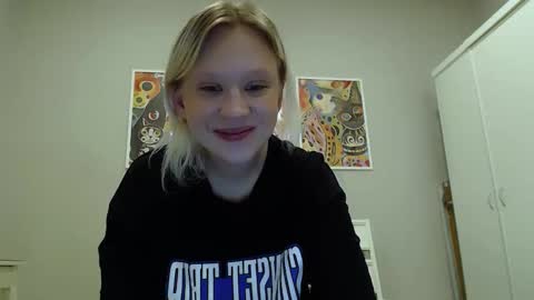 Snapshot of molly_smolly_ chatting on 16, 2, 2025 lo online show from 16, 2, 2025