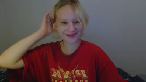 Snapshot of molly_smolly_ chatting on 28, 9, 2025 lo online show from 28, 9, 2025